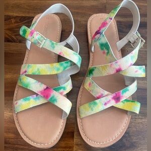 Toms women’s strappy flat sandals, size 9, great condition/worn once